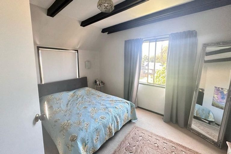 Photo of property in 2/19 Challen Close, Conifer Grove, Takanini, 2112