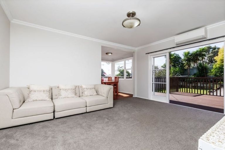 Photo of property in 1/120 Archers Road, Glenfield, Auckland, 0629