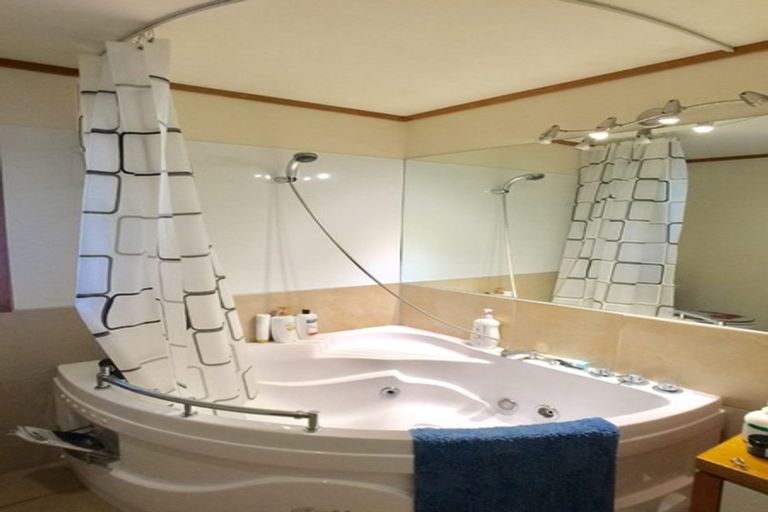 Photo of property in 307 Kaipara Road, Papakura, 2582