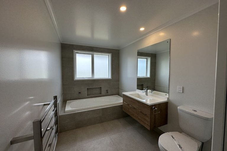 Photo of property in 30 Te Piriti Road, One Tree Point, 0118