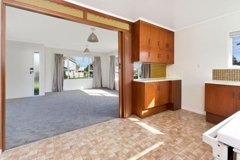 Photo of property in 1/5 Ryburn Road, Mount Wellington, Auckland, 1062