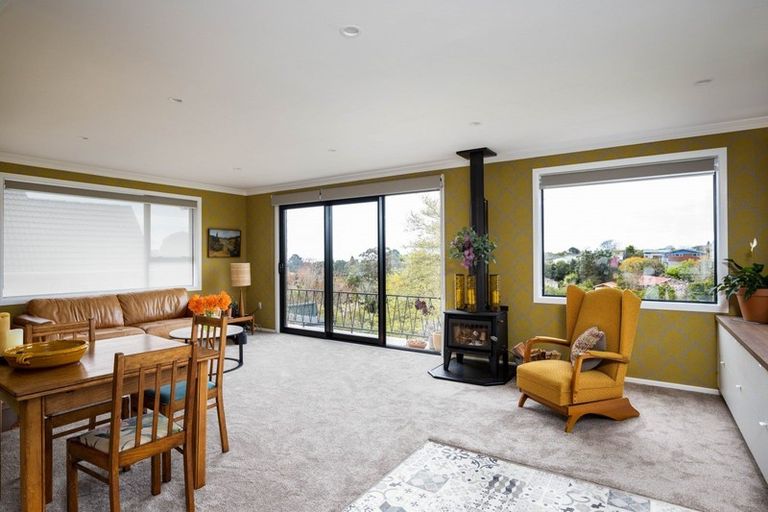 Photo of property in 15 Montana Place, Merrilands, New Plymouth, 4312