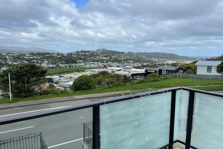 Photo of property in 91 Akaroa Drive, Maupuia, Wellington, 6022