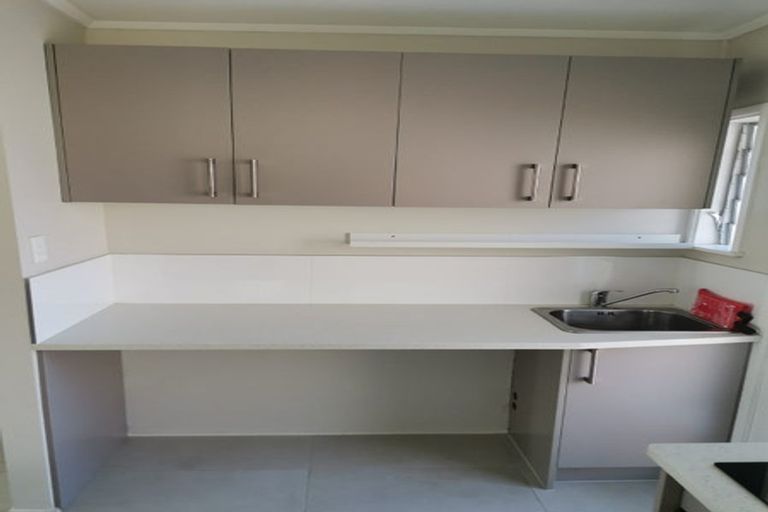 Photo of property in 2/5 Keldale Place, Forrest Hill, Auckland, 0620