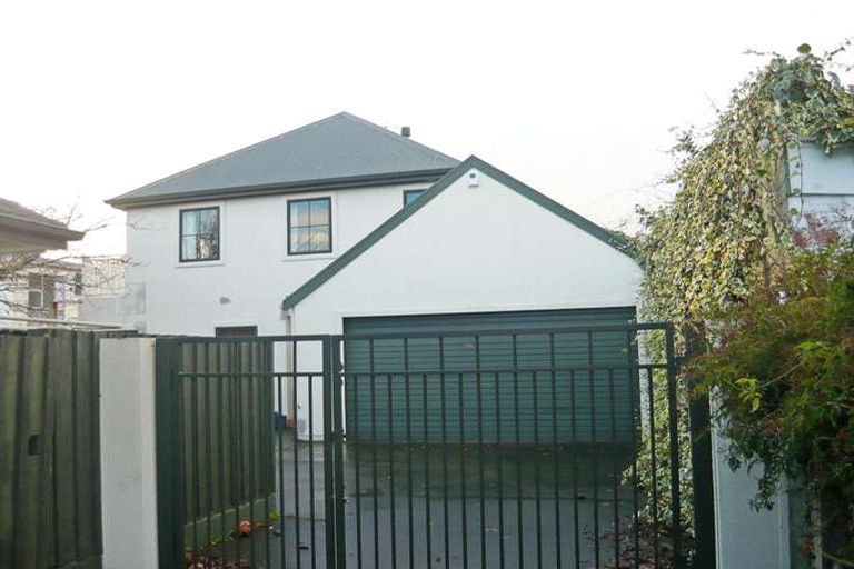 Photo of property in 2/158 Whites Line East, Waiwhetu, Lower Hutt, 5010