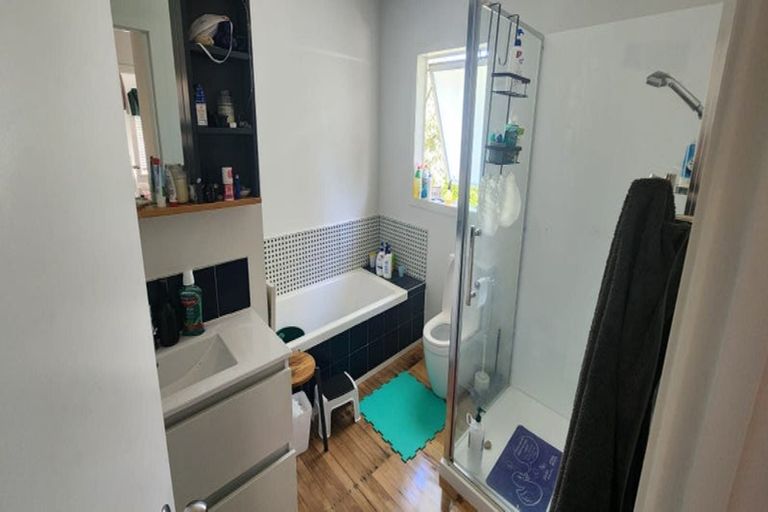 Photo of property in 13 Raleigh Road, Northcote, Auckland, 0627