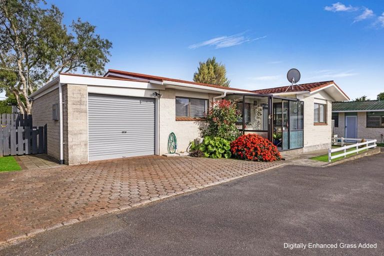 Photo of property in 2/14 Burns Street, Westown, New Plymouth, 4310