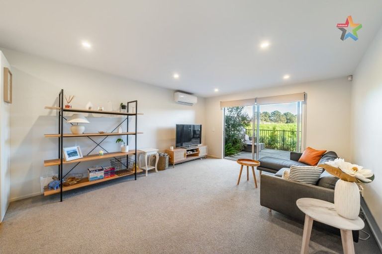 Photo of property in 4 Harena Way, Moera, Lower Hutt, 5010