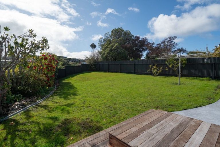 Photo of property in 14 Hinerau Grove, Waipahihi, Taupo, 3330