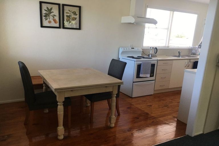 Photo of property in 1/74 Sunnynook Road, Sunnynook, Auckland, 0620