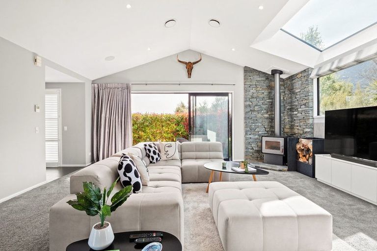 Photo of property in 27 Pendeen Crescent, Jacks Point, Queenstown, 9371