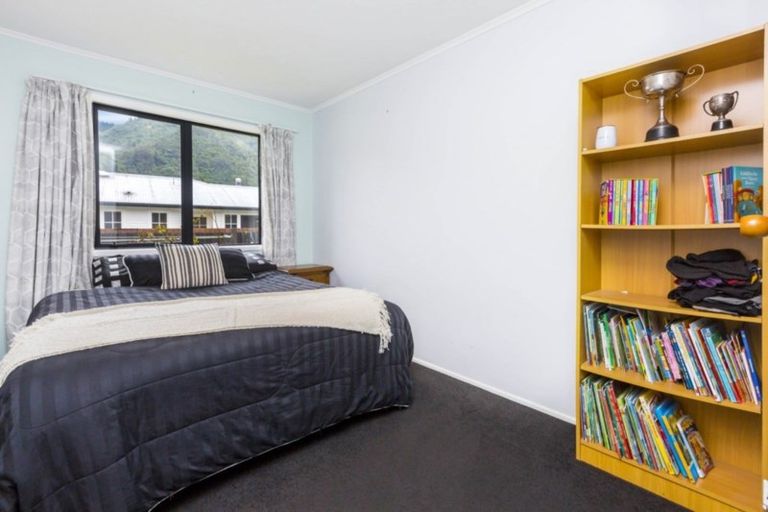 Photo of property in 13 Gemstone Drive, Birchville, Upper Hutt, 5018