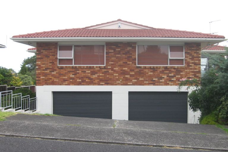 Photo of property in 8 Holdaway Avenue, Northcote, Auckland, 0627