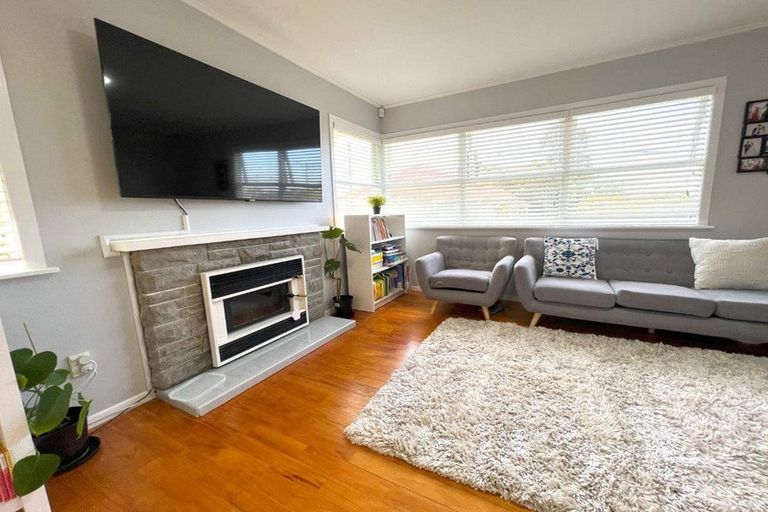 Photo of property in 1/86 Tirimoana Road, Te Atatu South, Auckland, 0602