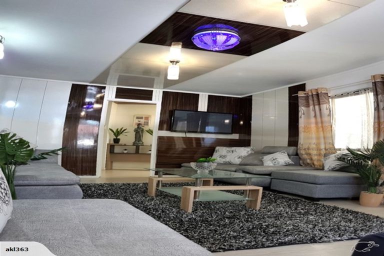 Photo of property in 363 Roscommon Road, Clendon Park, Auckland, 2103