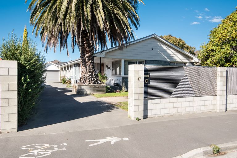 Photo of property in 37 Curletts Road, Sockburn, Christchurch, 8042