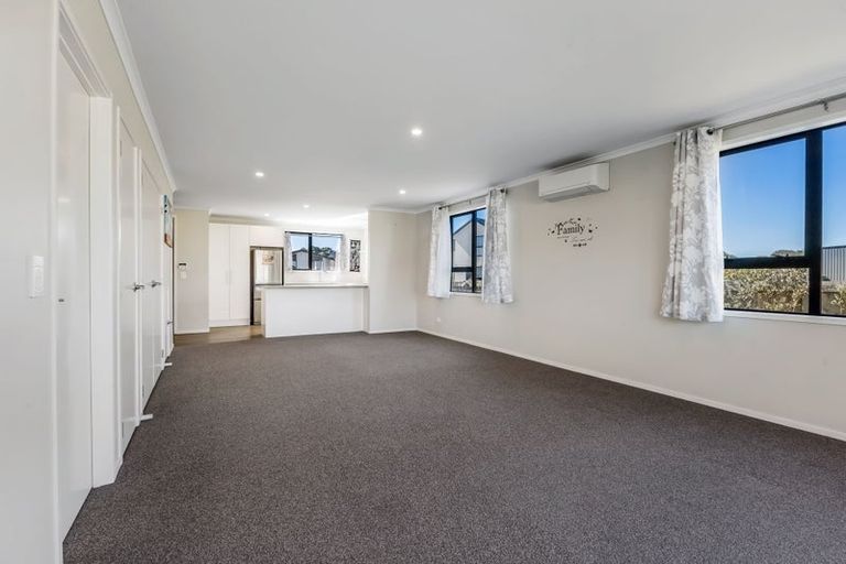 Photo of property in 7 Discovery Place, Marfell, New Plymouth, 4310