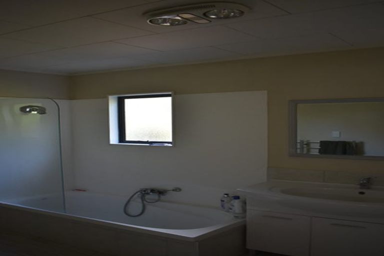 Photo of property in 3/296 Sunset Road, Windsor Park, Auckland, 0632