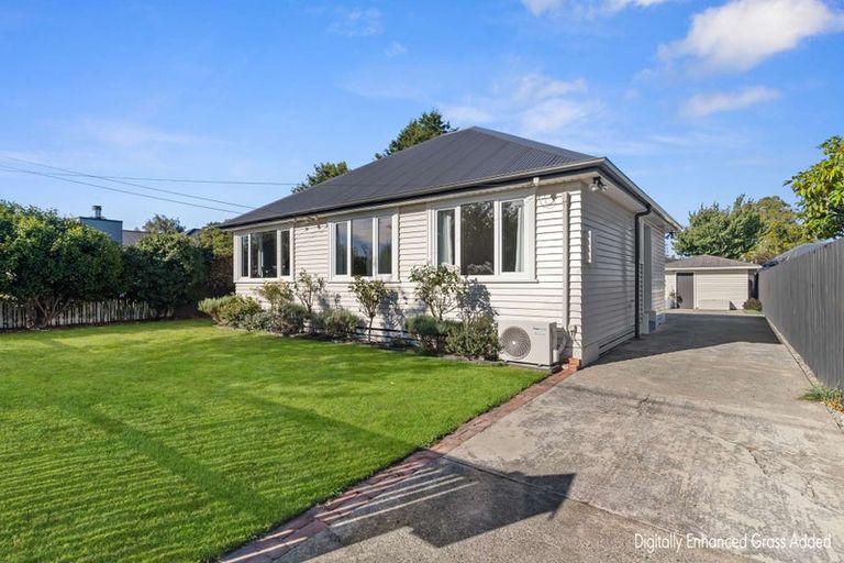 Photo of property in 16 Bateman Avenue, Bryndwr, Christchurch, 8053