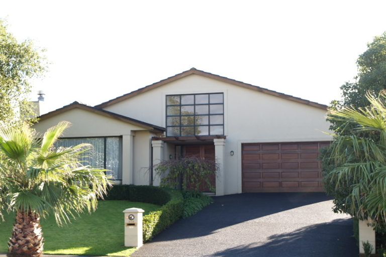 Photo of property in 124 Golfland Drive, Golflands, Auckland, 2013