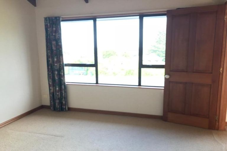 Photo of property in 1/20a Old Lake Road, Narrow Neck, Auckland, 0622