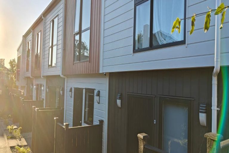 Photo of property in 5/58 Te Atatu Road, Te Atatu South, Auckland, 0610