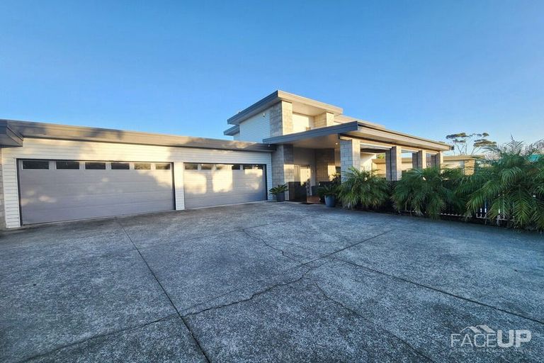 Photo of property in 1 Te Kawau Pass, Greenhithe, Auckland, 0632