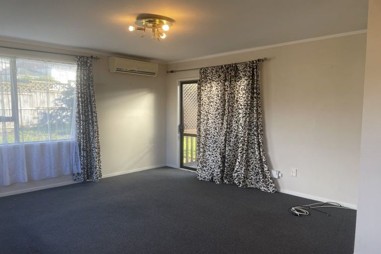 Photo of property in 10 Faram Place, Massey, Auckland, 0614