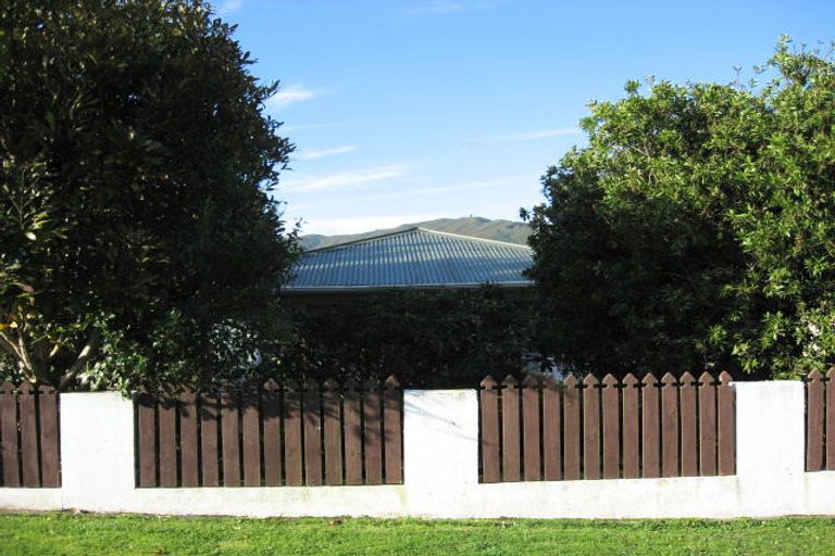 Photo of property in 7 Reid Road, Wainuiomata, Lower Hutt, 5014