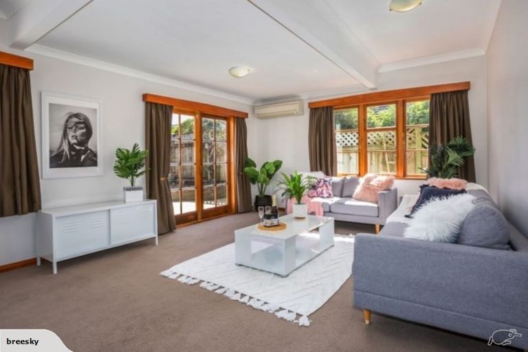 Photo of property in 1/49 Ranui Terrace, Tawa, Wellington, 5028