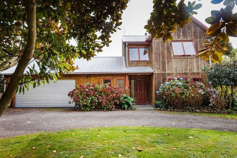 Photo of property in 220 Valley Views, Fitzherbert, Palmerston North, 4472