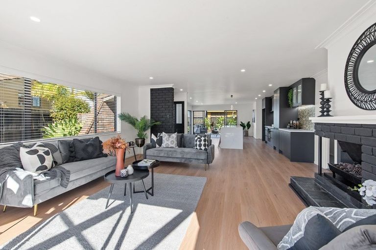 Photo of property in 1/149 West Harbour Drive, West Harbour, Auckland, 0618