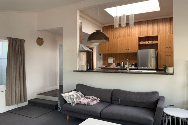 Photo of property in 34 Onewa Road, Northcote Point, Auckland, 0627