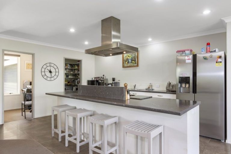 Photo of property in 16 Haden Place, Omokoroa, 3114