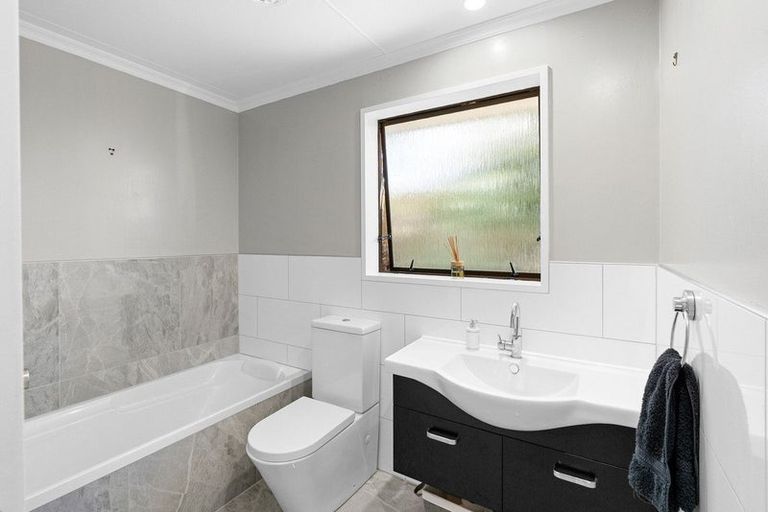 Photo of property in 14 Matipo Street, Levin, 5510