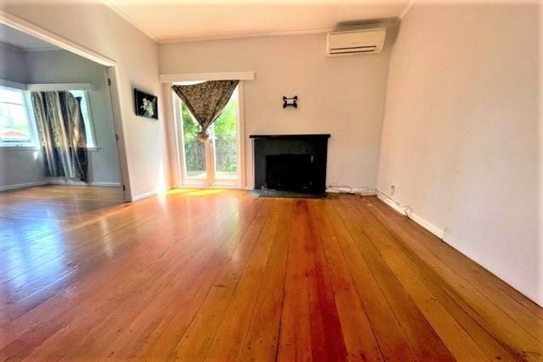 Photo of property in 70 Mckenzie Road, Mangere Bridge, Auckland, 2022