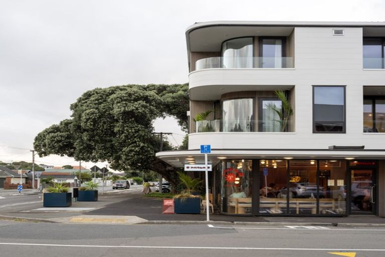 Photo of property in 216 The Parade, Island Bay, Wellington, 6023