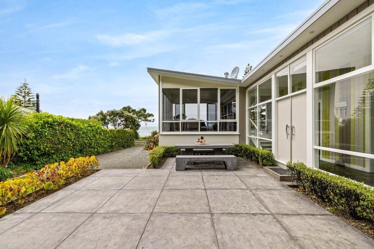 Photo of property in 16 Cathedral Road, Gore Bay, Cheviot, 7383