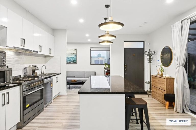 Photo of property in 15 Te Aparangi Road, Papakura, 2110