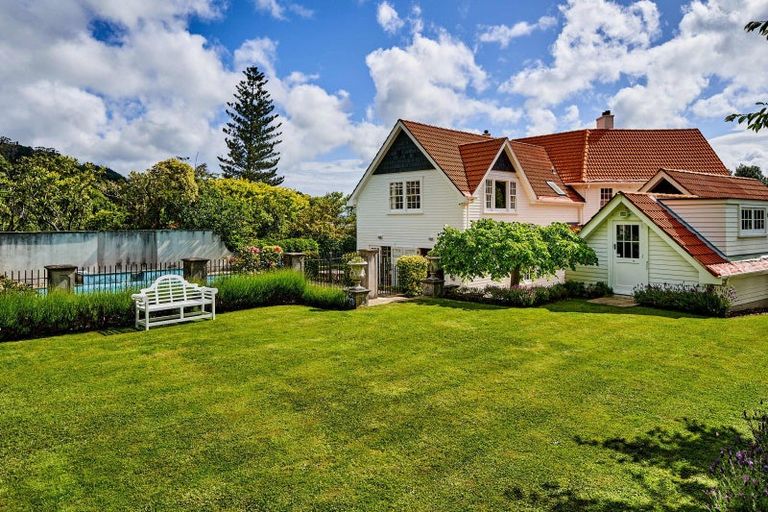 Photo of property in 60 Cheviot Road, Lowry Bay, Lower Hutt, 5013