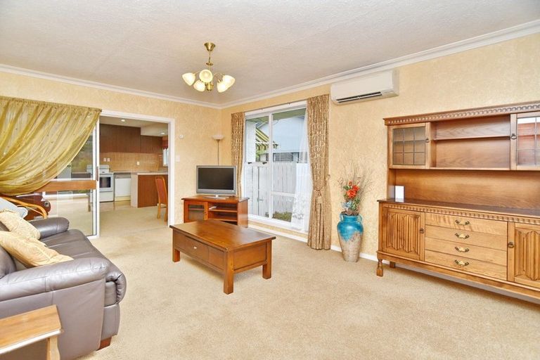 Photo of property in 2/1 Larkhill Place, Russley, Christchurch, 8042