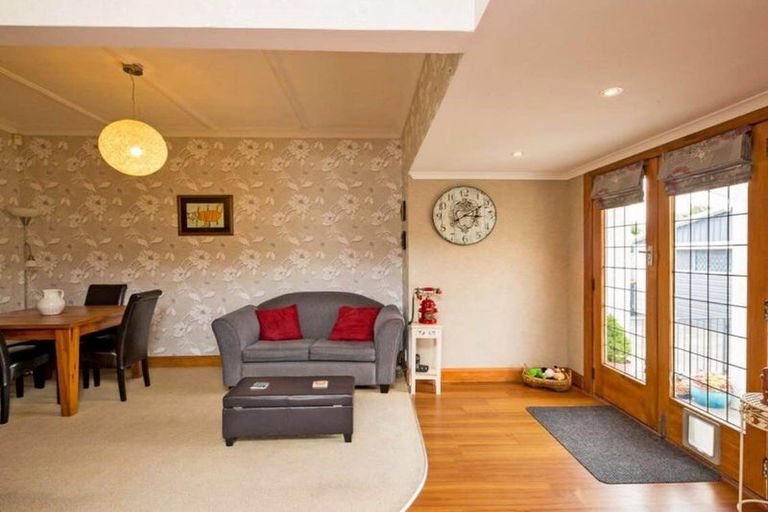 Photo of property in 6 Karaka Street, Hokowhitu, Palmerston North, 4410