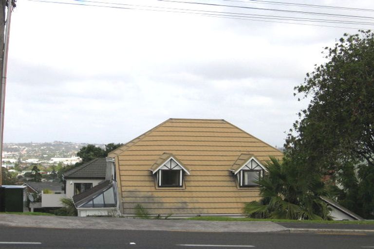 Photo of property in 1/228 East Coast Road, Forrest Hill, Auckland, 0620