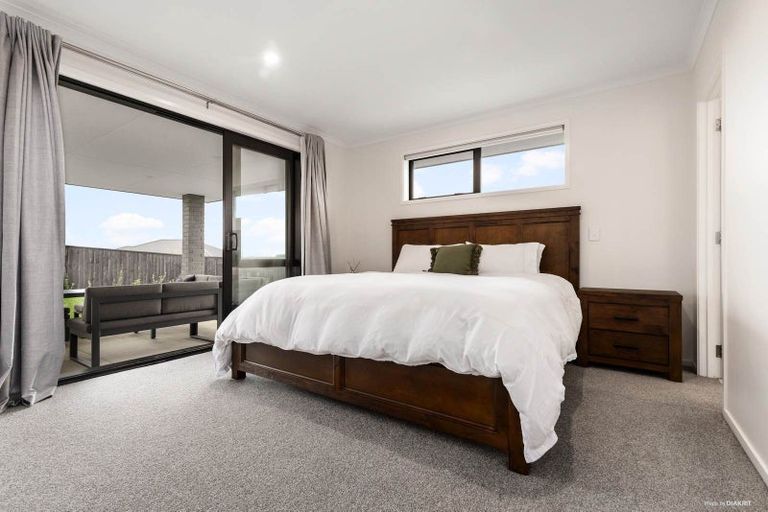 Photo of property in 8 Omahuru Road, Glenbrook, 2681