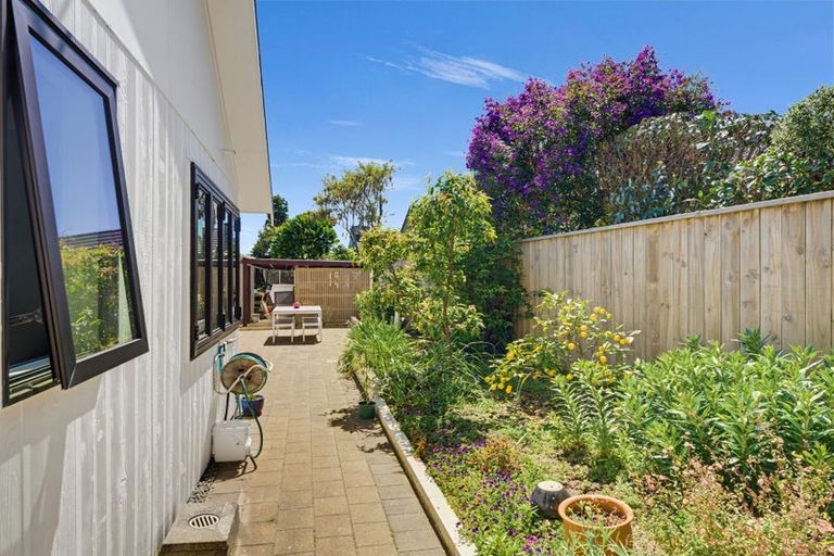 Photo of property in 21 Rawene Street, Waikanae, 5036
