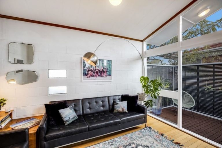 Photo of property in 231 Te Atatu Road, Te Atatu South, Auckland, 0610