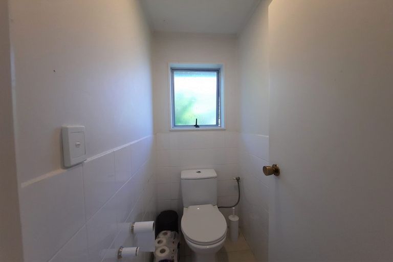 Photo of property in 1/27 Shanaway Rise, Hillcrest, Auckland, 0627