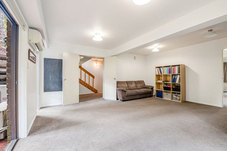 Photo of property in 15 Kaurimu Rise, Titirangi, Auckland, 0604