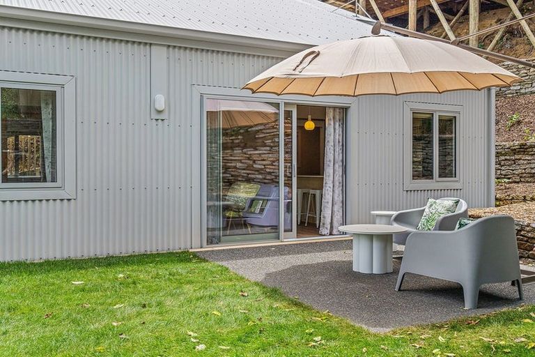 Photo of property in 5 Awanui Street, Merrilands, New Plymouth, 4312