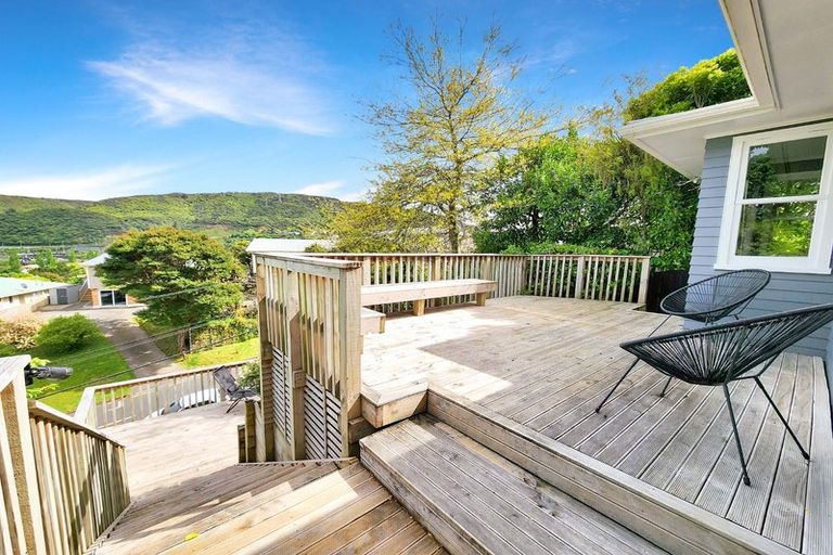 Photo of property in 16 Manor Drive, Stokes Valley, Lower Hutt, 5019